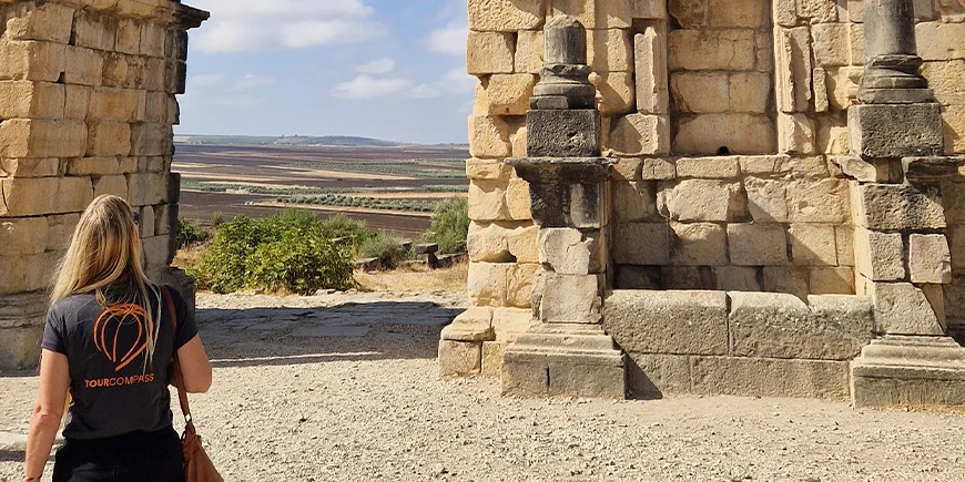 Winnie i ruinbyen Volubilis i Marokko