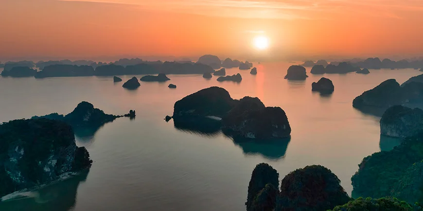 Bai Tu Long-bugten ved solnedgang
