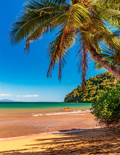 Smuk afrikansk strand på Nosy Be på Madagaskar