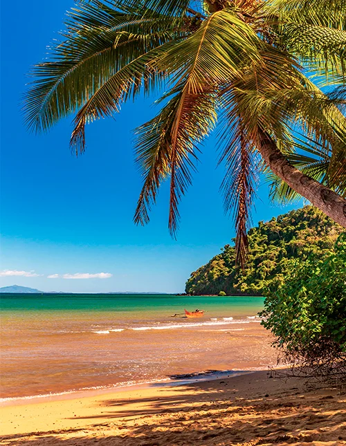Smuk afrikansk strand på Nosy Be på Madagaskar
