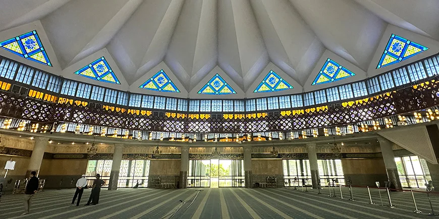 Masjid Negara set indenfra