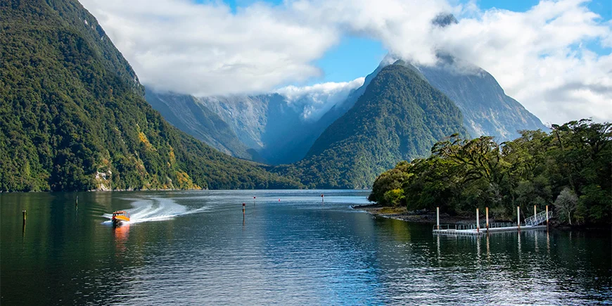 Milford&nbsp;Sound i Fiordland Nationalpark i New Zealand