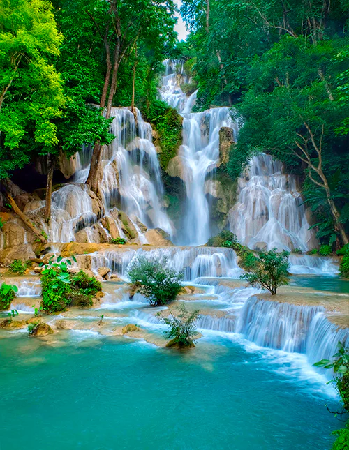 Kuang Si-vandfaldet, det største og smukkeste vandfald i Luang Prabang, Laos.