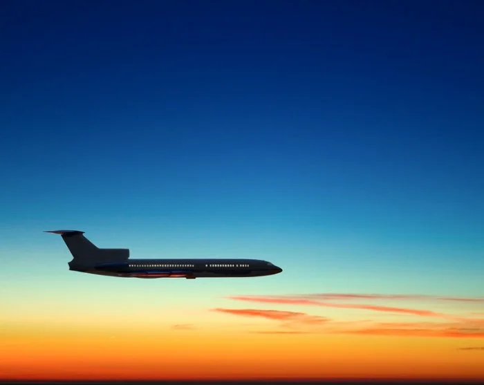 Fly mod blå himmel på vej hjem fra Peru