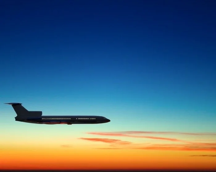 Fly mod blå himmel på vej hjem fra USA