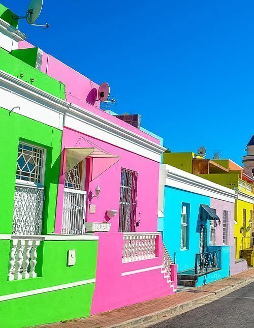 Farverige bygninger i Cape Town