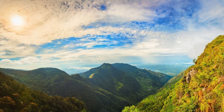 Solrig dag ved Worlds End i Horton Plains i Sri Lanka