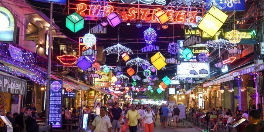 Udsigt til pub street i Cambodia