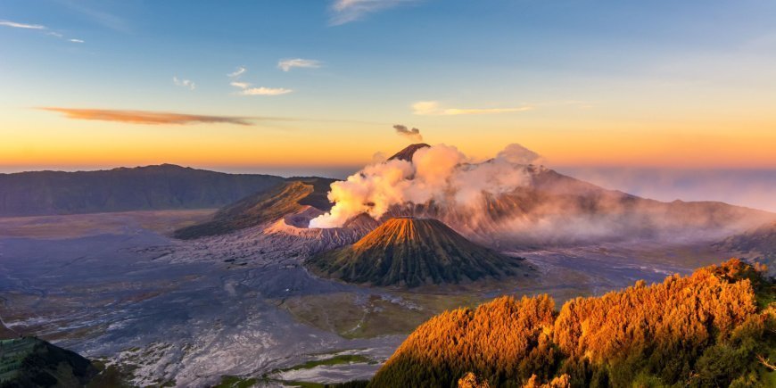 Solopgang ved Mount Bromo på Java i Indonesien