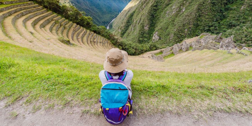 Terrasseret bjergside og bygninger ved Winay Wayna, Inkastien, Machu PIcchu, Cusco, Peru