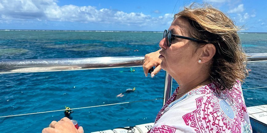 Beate på en båd ved Great Barrier Reef i Australien