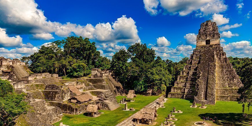 Ruiner i Tikal Nationalpark i Guatemala 