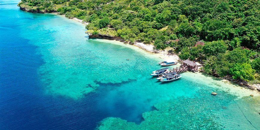 Både ved Menjangan-øens kyst på Bali