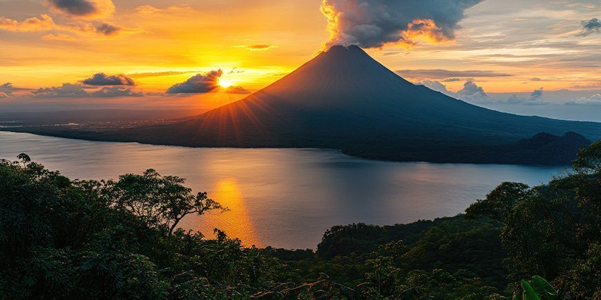 Solnedgang over Arenal-vulkanen i Costa Rica
