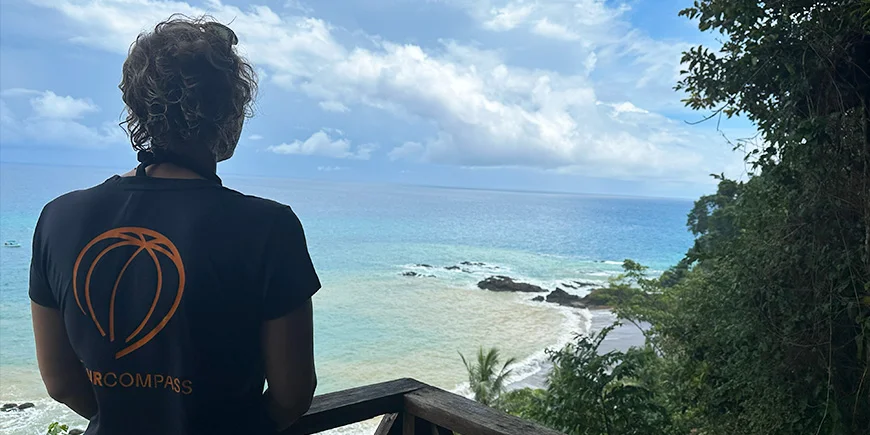 Meike kigger udover vandet i Corcovado Nationalpark