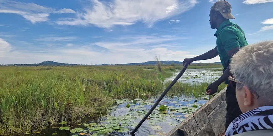 På bådsafari på udkig efter træskonæbbet