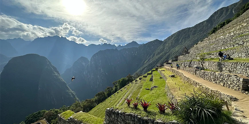 Udsigt fra en af de øvre terasser ved Machu Picchu