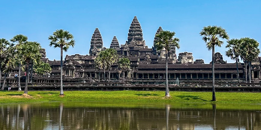 Blå himmel over Angkor i Siem Reap i Cambodia