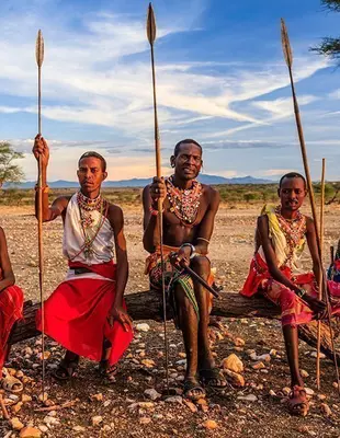 Samburu-folket på en solrig dag