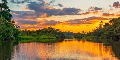 Solnedgang over Amazonas-floden