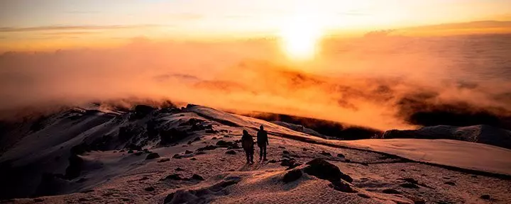 Solopgang på toppen af Kilimanjaro